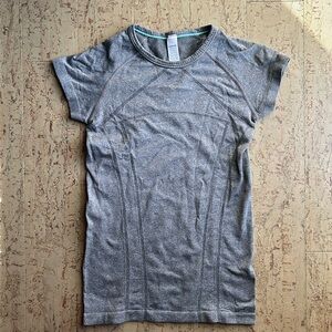 EUC ivivva fly tech short sleeve tee, size 10